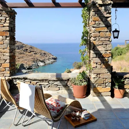 Charming Seafront In Kea *