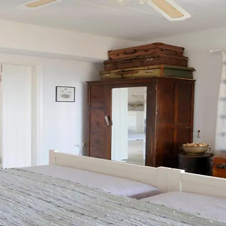 Charming Seafront In Kea Apartamento