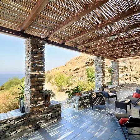 Charming Seafront In Kea