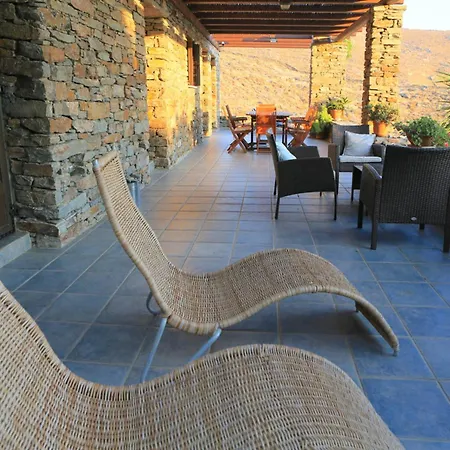 Charming Seafront In Kea