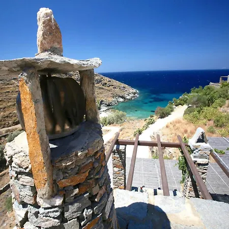 Charming Seafront In Kea *