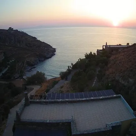 Charming Seafront In Kea