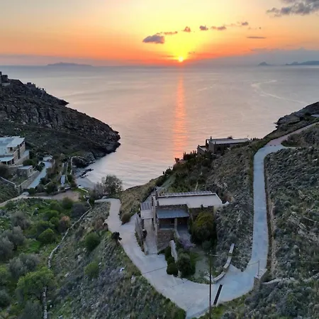 Charming Seafront In Kea