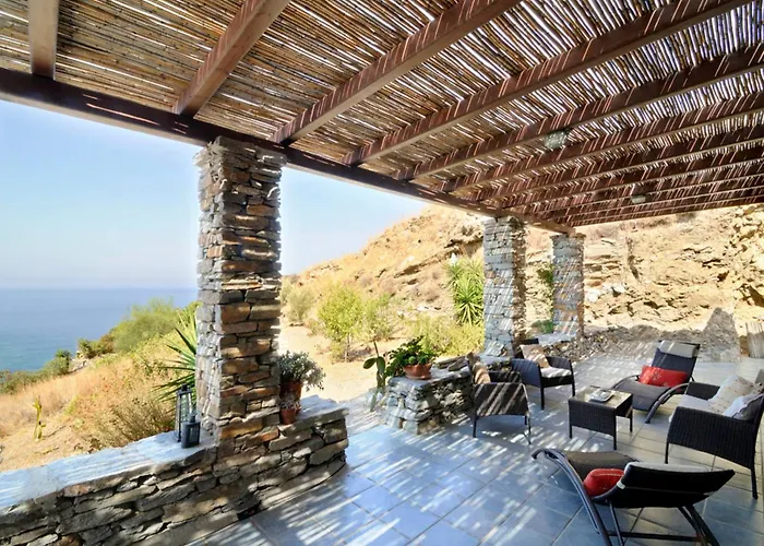 Charming Seafront In Kea