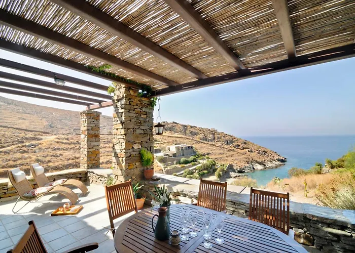 Charming Seafront In Kea דירה