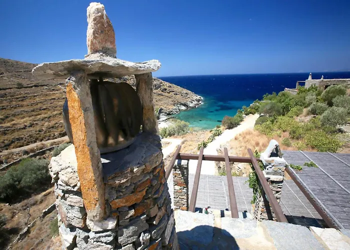 Charming Seafront In Kea *