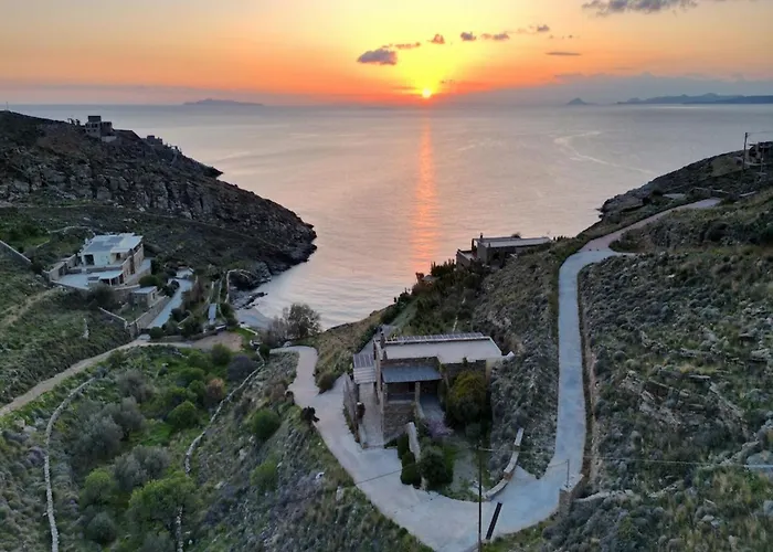 Charming Seafront In Kea